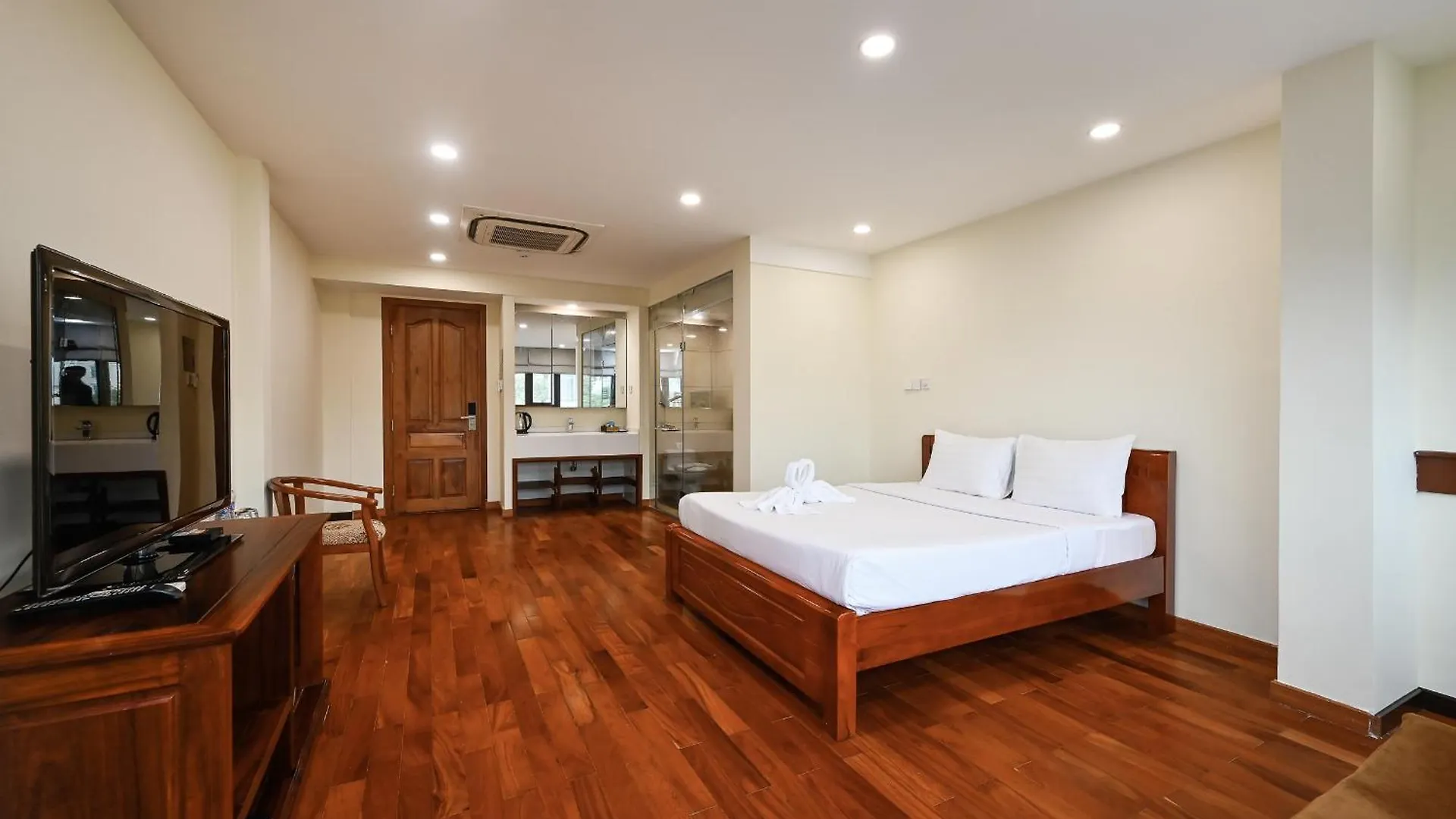 ***  Red Sun Airport Saigon Hotel Ho Chi Minh City Vietnam